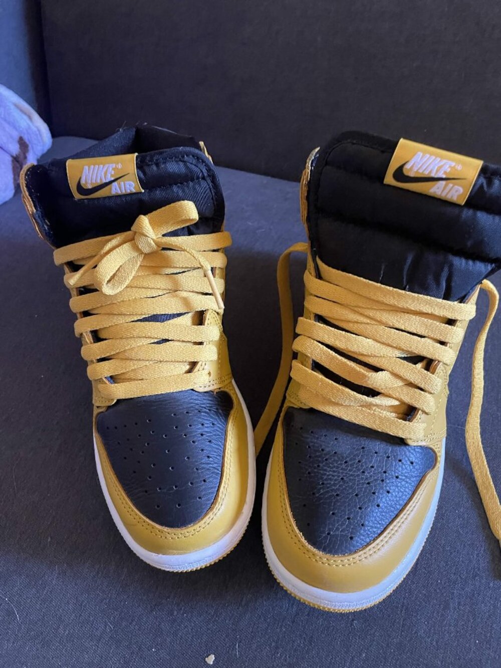 Nike Air Jordan 1 High OG “Pollen” Black/Yellow~Like New/with box size 5 men